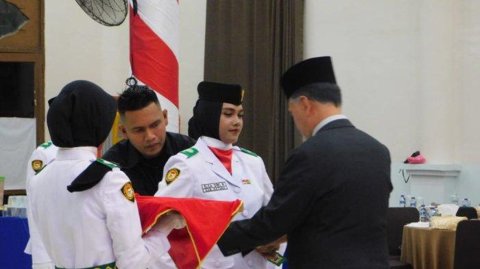 Bupati Natuna Wan Siswandi Kukuhkan 33 Paskibra, Minta Jangan Jadikan Beban