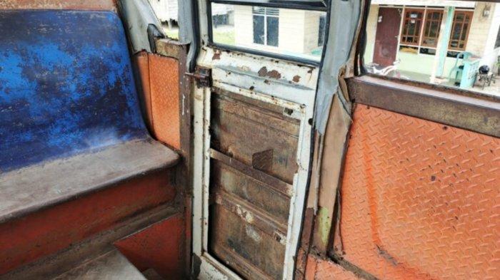 Bus Tua Masih Dipakai Antar Jemput Pelajar SMPN 1 Singkep Barat di Lingga - Bus-Tua-SMPN-1-Singkep-Barat-Lingga.jpg