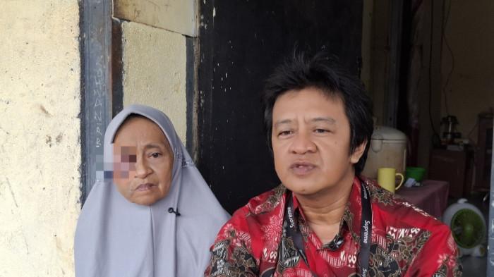 PERAMPOKAN DI BATAM - Korban pencurian dengan kekerasan di Batam, Etty Suhanti (kiri) dan anaknya, Anton Hasanudin saat ditemui di kediamannya di Kelurahan Baloi Indah, Kamis (12/2/2026)