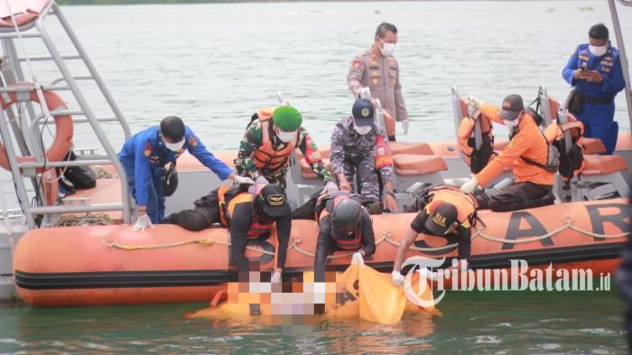 Tim Sar Gabungan di Lingga Sempat Kesulitan Evakuasi Mayat Mengapung di Perairan Pulau Lalang