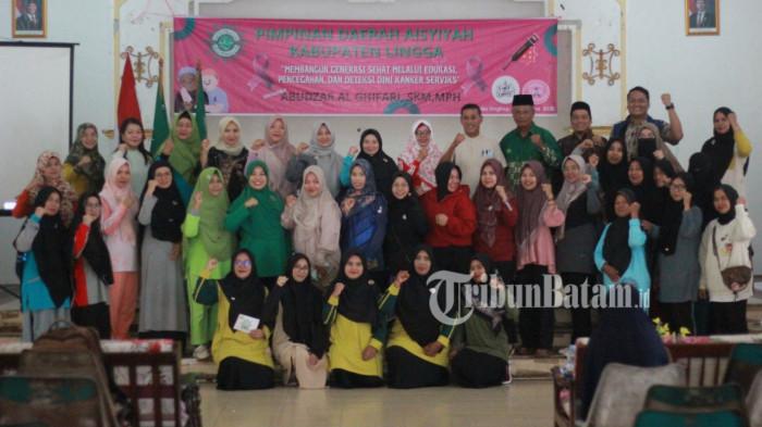 Foto bersama sosialisasi cegah kanker serviks oleh Aisyiyah Lingga