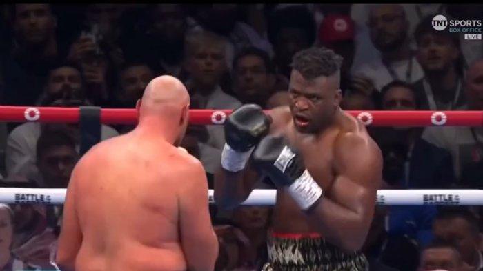 Francis Ngannou Berharap Ada Duel Kedua Melawan Tyson Fury, Yakin Akan Menang