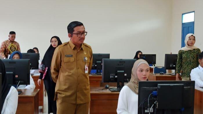 Sekda Natuna Cek Langsung Ujian Penerima Beasiswa Universitas Pertamina Tahun 2024