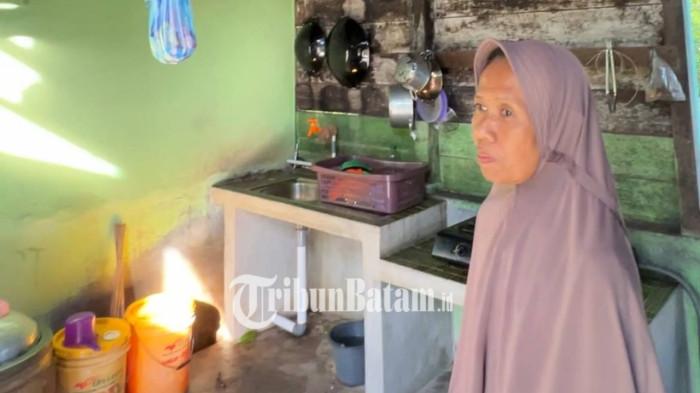 Hadijah warga pasir kuning