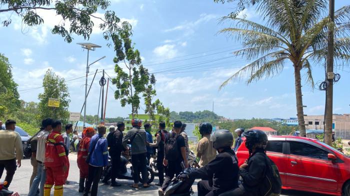 Hendak lebaran, dua pengendara cekcok di jalan raya Tanjung Riau gegara mobil keserempet dan lecet