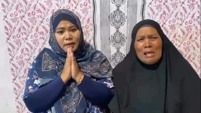 KELUARGA KORBAN PEMBUNUHAN DI BATAM - Ibu Dwi Putri Aprilian Dini (25), Minauhayaroh (kanan) dan kakak korban, Melia Sari. Mereka memohon kepada polisi dan aparat penegak hukum untuk menghukum berat pelaku pembunuhan terhadap Dwi Putri. Dalam kesempatan itu, ia juga meminta bantuan ke pengacara kondang, Hotman Paris Hutapea.