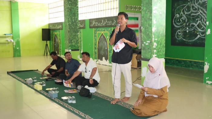 SOSIALISASI - Pemaparan IJTI Pengurus Daerah Kepri dan Humas Polres Lingga dalam sosialisasi Lomba Hari Bhayangkara ke 80 di Ponpes Baitul Qur'an Dabo Singkep, Kabupaten Lingga, Selasa (2/6/2026).
