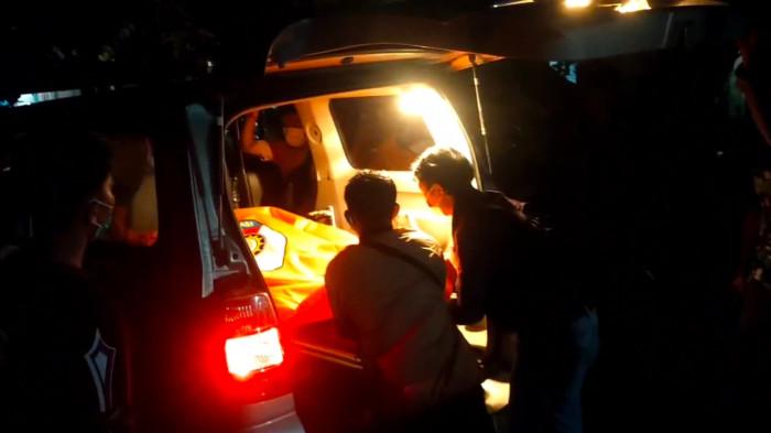 Polisi mengungkapkan hasil visum sementara terhadap jasad Umar A. Kadir (76), warga Kelurahan Dabo, Kecamatan Singkep, Kabupaten Lingga, tidak menemukan adanya tanda-tanda kekerasan fisik. Ditemukan meninggal dalam rumah, Kamis (2/4/2026) malam.