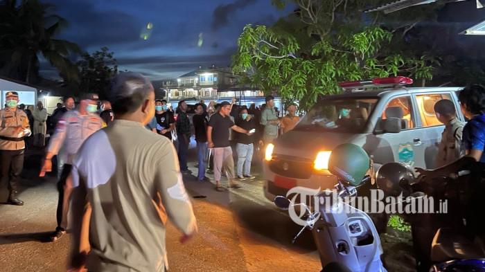 NAMA KORBAN - Temuan jasad perempuan yang terkubur dangkal di Jalan Kartini Dabo Singkep, Kabupaten Lingga, Provinsi Kepri, Selasa (28/4/2026). Kapolres Lingga menyebut nama korban sudah diketahui berdasarkan data kependudukan.