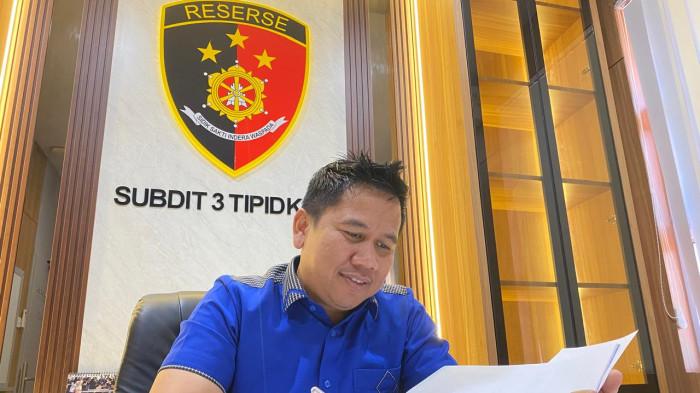 POLDA KEPRI - Kasubdit Tipikor Polda Kepri, AKBP Gokmauliate Sitompul menyampaikan perkembangan kasus korupsi Jembatan Selayang Pandang (SP) II di Tarempa, Kabupaten Kepulauan Anambas, Provinsi Kepulauan Riau (Kepri). Dalam waktu dekat, penyidik akan gelar perkara untuk menentukan tersangka dalam kasus dugaan korupsi di Anambas ini.