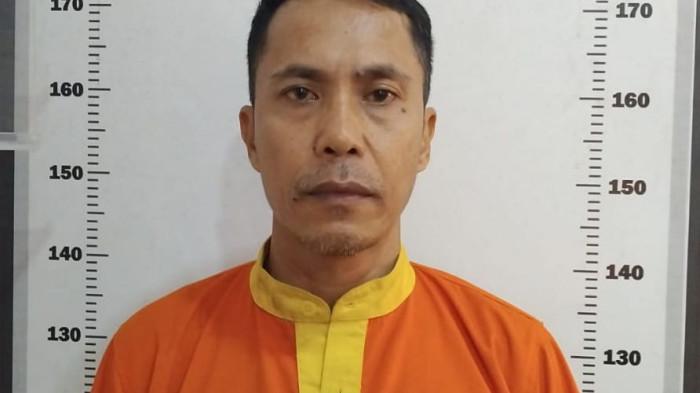 Kedua tersangka pengedar sabu ditangkap Subdit 1 Ditresnarkoba Polda Kepri. Andi Setiawan (51)