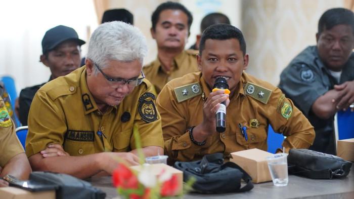 Kepala Desa Posek di Lingga Azman