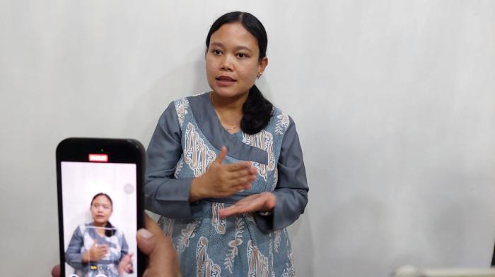 SEKOLAH DJUWITA BATAM - Kepala Djuwita Playgroup Batam, Lidia saat memberikan kesaksian kepada sejumlah awak media, Kamis (30/4/2026).
