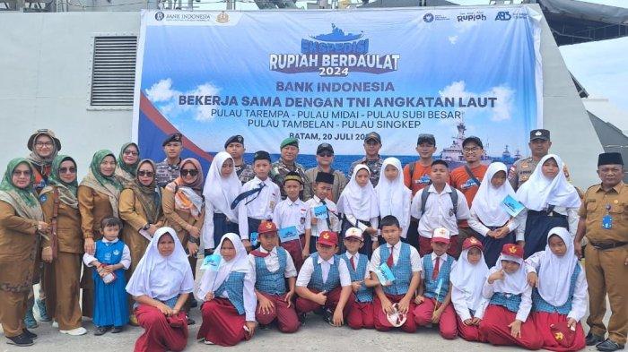Sosialisasi Tim ERB Bikin Pelajar SDN 003 dan MTS Tambelan Semakin Cinta Bangga dan Paham Rupiah.