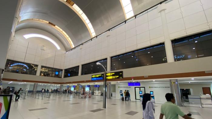 BANDARA HANG NADIM - Kondisi ruang boarding dan cek in tiket di Bandara Hang Nadim Batam, Kamis (13/11/2025). BIB pastikan proyek Terminal 2 Bandara Hang Nadim Batam tetap lanjut meski WIKA sudah mundur sebagai kontraktor. BIB cari kontraktor baru.