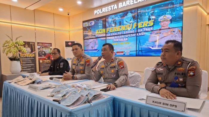 KONFERENSI PERS - Konferensi pers penindakan ratusan kendaraan roda dua dengan knalpot tidak sesuai standar oleh Satlantas Polresta Barelang di Batam, Senin (11/5/2026)