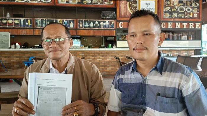 OKNUM POLISI DI BATAM - Kuasa hukum keluarga Brigpol  Yesaya Arga Aprianto Silaen (YAAS), Roger Rumapea dan Agus  Simatupang saat ditemui di kawasan Batam Center, Kamis (18/12/2025). Keluarga oknum polisi di Batam akhirnya buka suara terkait tuduhan penganiayaan yang kasusnya bergulir hingga sidang kode etik profesi Polri di Mapolda Kepri, Kamis (18/12).