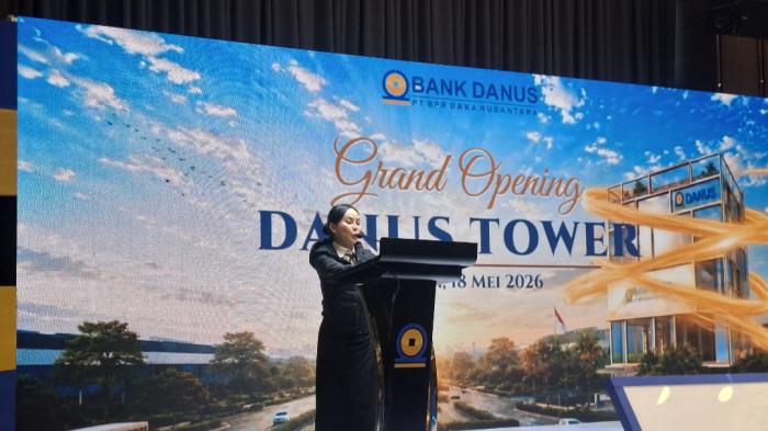 BERI SAMBUTAN - Wakil Wali Kota Batam, Li Claudia Chandra saat memberikan sambutannya di salah satu kegiatan di Batam. Li Claudia ungkap konsep yang sedang dikaji Pemerintah dan BP Batam, yakni kartu pendataan khusus bagi pekerja non-KTP Batam yang sementara disebut sebagai 