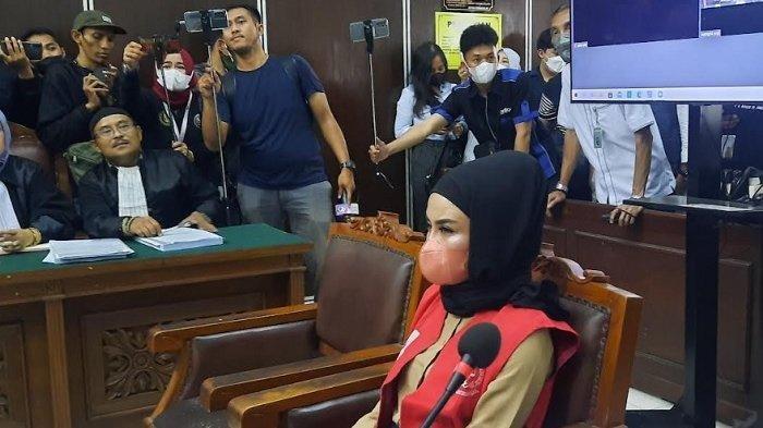 Medina Zein Mengaku ke Majelis Hakim Jika Unggahanya Ditulis Saat Panik dan Terpengaruh Obat Bipolar