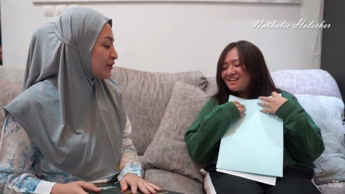 Nathalie Holscher Minta Adiknya Masa Bodoh dengan Omongan Orang usai Berikan Rumah