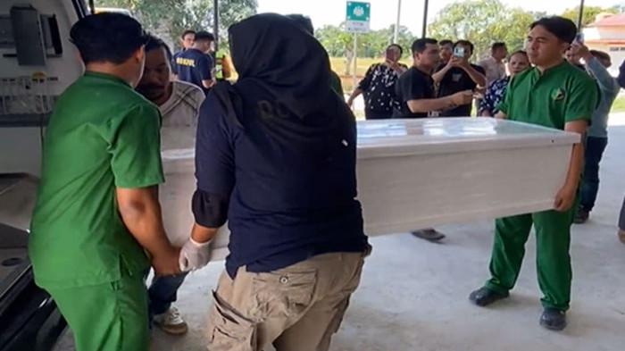 Mando Tampubolon Mencoba Tegar Jemput Jenazah Sang Kakak Korban Kapal Meledak di PT ASL Batam