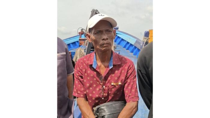 NELAYAN BATAM - Iskandar (49) nelayan Pulau Jaloh, Kecamatan Bulang, Kota Batam, Provinsi Kepulauan Riau (Kepri) saat ditemui di Pelabuhan Rakyat Sagulung, Jumat (26/12/2025).