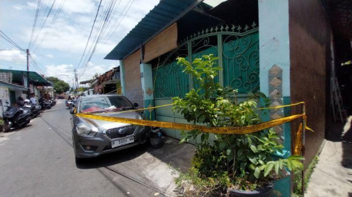 Olah TKP di rumah pasutri lokasi pembuhuhan di Banyuwangi