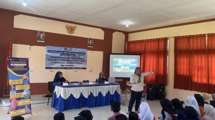 PKM Kepakaran Hukum Pidana UMRAH mengunjungi memberikan edukasi bertema “Hukum Lingkungan dan Perlindungan Wilayah Pesisir