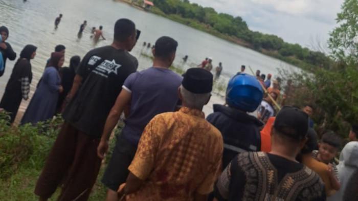 KORBAN TENGGELAM DI KARIMUN - Proses pencarian dan evakuasi anak yang menjadi korban tenggelam di Desa Gemuruh, Kecamatan Kundur Barat, Kabupaten Karimun pada Minggu (19/4/2026)