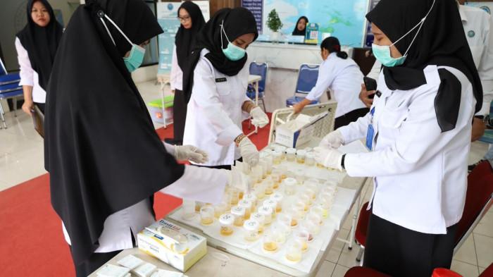 Seluruh Pegawai BNNP Kepri dari Pejabat hingga Staf Mendadak Jalani Tes Urine Narkoba