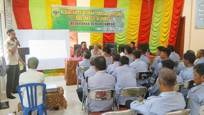 Satlinmas Sungai Lumpur di Lingga Dapat Pembekalan Kesiapsiagaan Hadapi Bencana