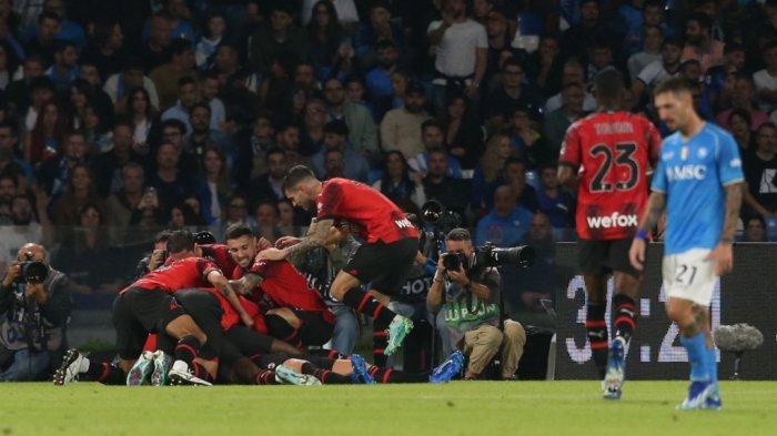 Hasil Napoli vs AC Milan, 2 Gol Olivier Giroud Dibalas Gol Politano, Raspadori, Skor Akhir Imbang