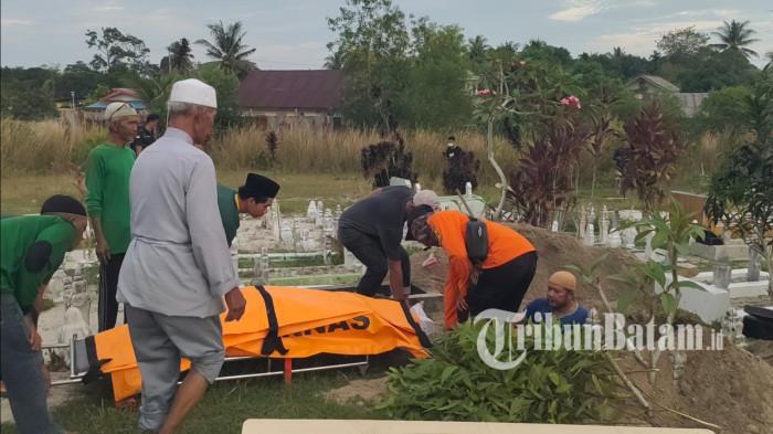 Jasad Misterius Mengapung di Perairan Pulau Lalang, Lingga Dimakamkan di TPU Singkep