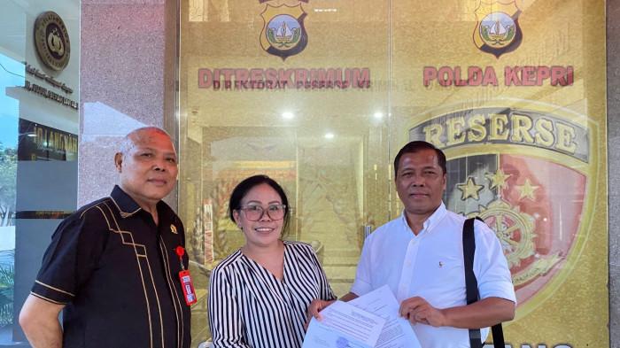 Pengurus Kadin Kota Batam usai menjalani pemeriksaan sepanjang hari penyidik Ditreskrimum