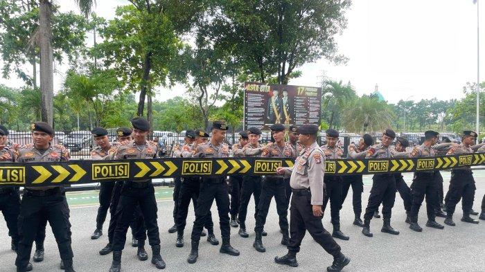 Menjelang Hari Buruh di Batam, Polresta Barelang Latih Personel Hadapi Massa