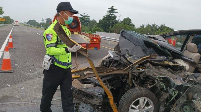 Kecelakaan Maut di Jombang Jawa Timur, 2 PNS Tewas karena Mobil Hilang Kendali Lalu Tabrak Truk