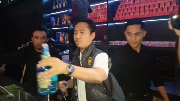 Tim Imigrasi dan Bea Cukai Batam Razia Panda Club di One Batam Mall, 3 WNA Masih Diperiksa