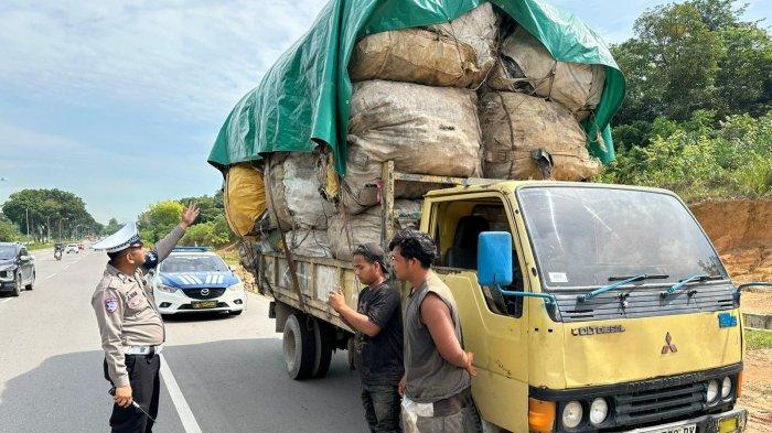 Ancam Pengguna Jalan, Tujuh Truk Over Load Terjaring Razia Oleh Satlantas Polresta Barelang