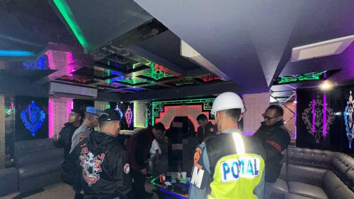 RAZIA THM DI KARIMUN - Polres Karimun gelar razia Tempat Hiburan Malam bersama petugas gabungan untuk mencegah peredaran narkotika di Kabupaten Karimun, Sabtu (25/4/2026) malam.