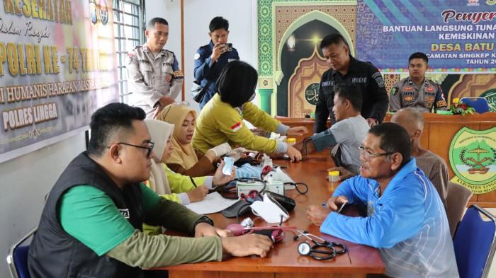 Polres Lingga Rayakan HUT Humas Polri ke-74 dengan Layanan Kesehatan Gratis Untuk Petani
