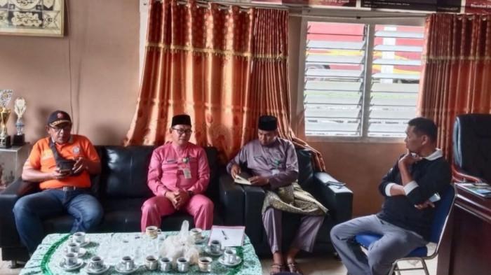 Camat Singkep Lingga Cari Solusi Atasi Keluhan Warga Soal Parkir Sembarangan-Limbah Karet