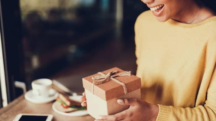 Intip Ide Kado Anti-Mainstream untuk Si Aquarius dan Pisces yang Ulang Tahun di Februari Ini!