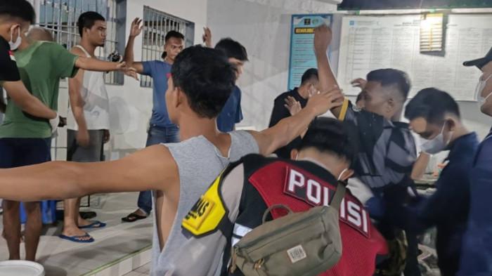 Petugas Gelar Razia Gabungan di Sel Napi Lapas Dabo Singkep Lingga, Ini Hasilnya