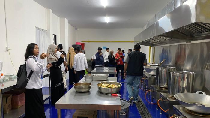 Dapur MBG Batu Besar 04 Beroperasi Siapkan 1.000 Ompreng, Kadisdik Batam Singgung Kasus Keracunan