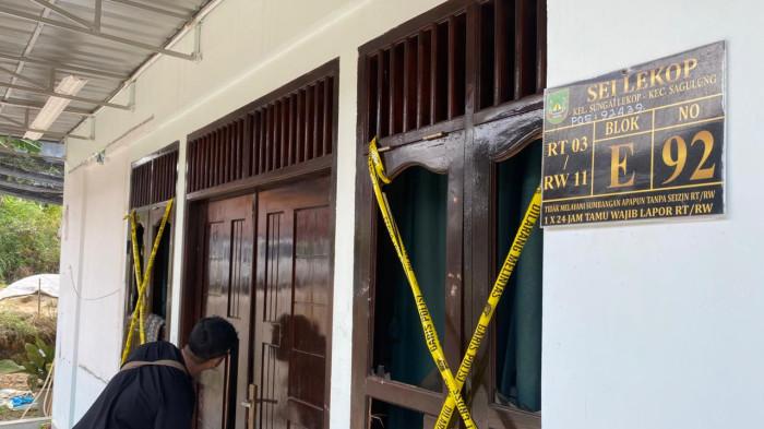 Saksi Mata Ungkap Detik-detik Rumah Oknum Guru Ngaji di Batam Dirusak Massa