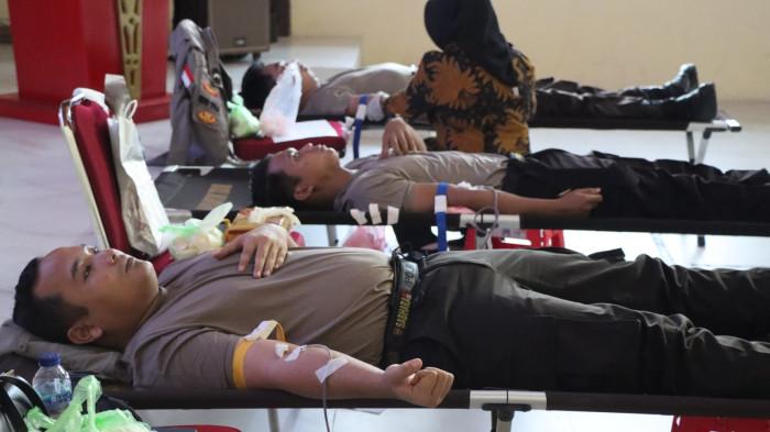 Wujud Polri Humanis, Polisi di Natuna Semangat Donor Darah Sempena Hari Jadi Humas Polri ke-74