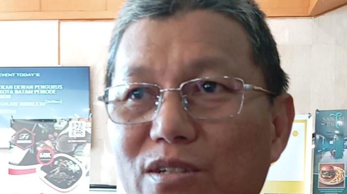 BERI KETERANGAN - Foto Sekda Kota Batam Firmansyah saat beri keterangan ke wartawan. Soal wacana penerapan WFH bagi ASN, Pemko Batam tunggu arahan lebih lanjut dari pemerintah pusat