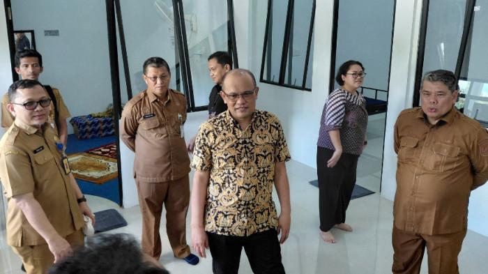 KPK - Uding Juharudin selaku Kepala Satuan Tugas Direktorat Koordinasi dan Supervisi Pencegahan (Korsupgah) Wilayah I KPK RI. Saat meninjau shelter Dinsos Batam di Sekuoang, Senin (6/4/2026).