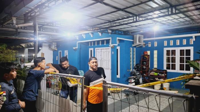 Rumah Korban pembunuhan di Tanjungpinang, Terlihat Sejumlah warga datang ke lokasi melihat kejadian tersebut