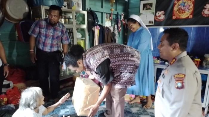 Tak Bisa ke Pustu, Lansia 96 Tahun di Anambas Dikunjungi Kapolres dan Diberi Bantuan